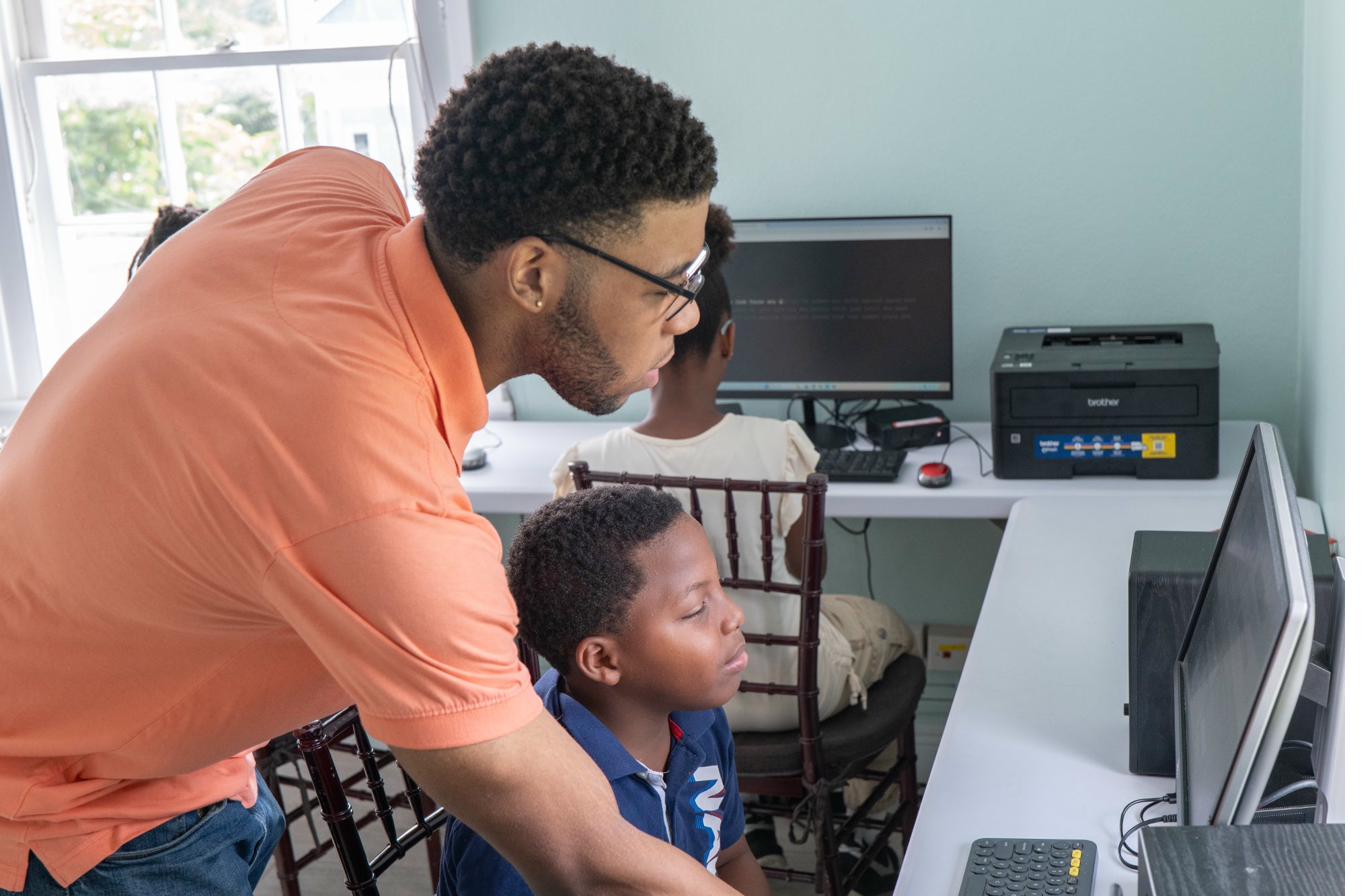 Christopher Hilton mentoring a student at Island Innovators Bahamas 2025